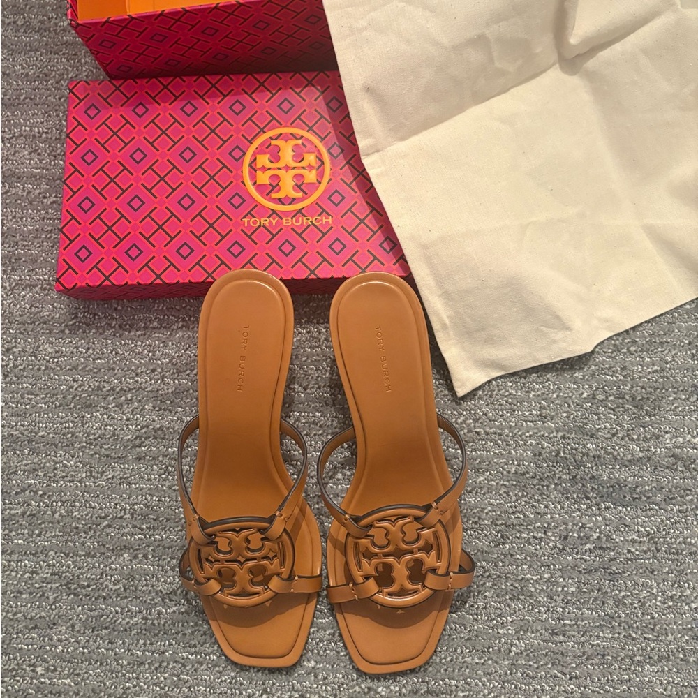 Brand new Tory Burch Geo Bombe sandals. Size 8 in caramel corn